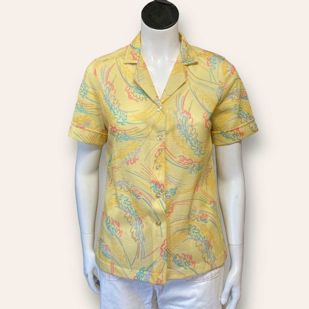 Ladies yellow polyester button up shirt w/ multicolor wheat pattern, size medium